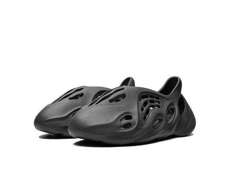 Yeezy Foam RNNR Carbon